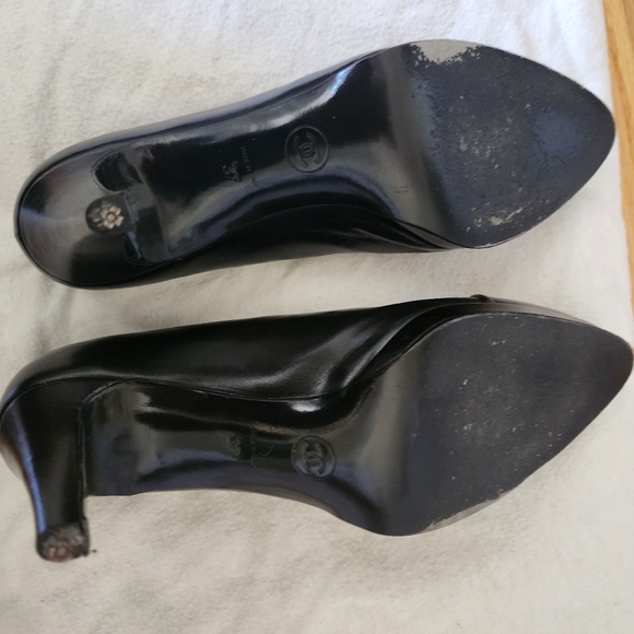 Vintage Chanel Black Leather Vernis Cap Toe Heels - Picture 5 of 7